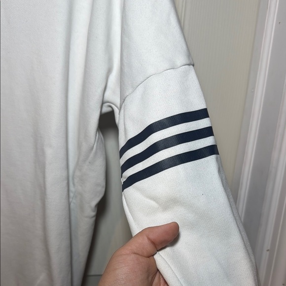 Adidas Woman’s White Crewneck Sweatshirt with Logo Across Back Size Medium - Picture 6 of 10